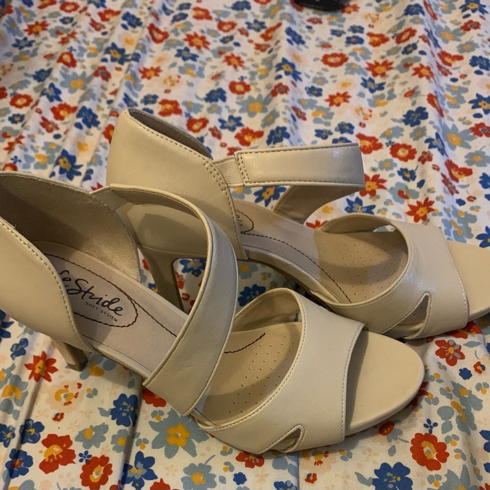Life Stride Cream Heels Comfort-Focused Design